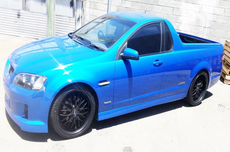 HOLDEN-COMMODORE-VE-UTE-MALICE-SATIN-BLACK